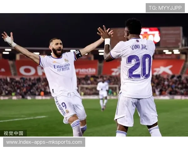 维尼修斯高速过人一路狂奔，皇马攻势铺天盖地